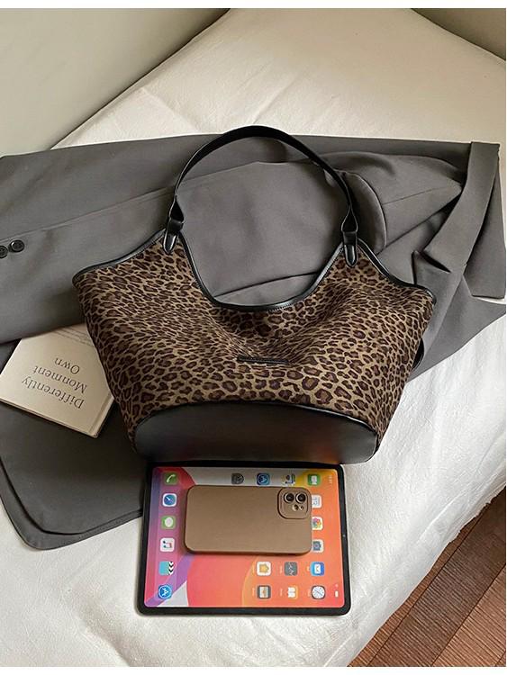 2024 Women's Versatile Leopard Print Large Capacity Crossbody Commuter Shoulder Bag