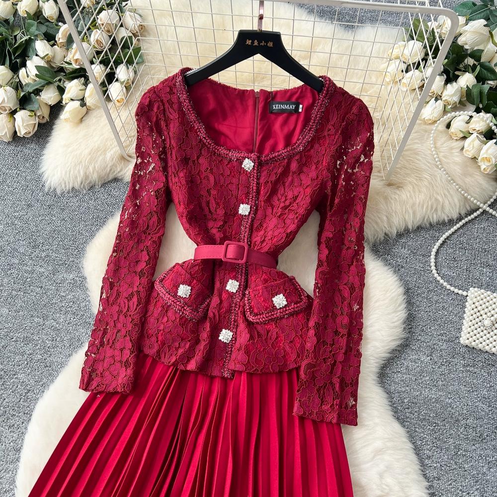 High-End Kleid für Damen im Herbst Französische Mode Spitze Langärmliges Patchwork Taillenbetonendes Plissiertes Langes Kleid