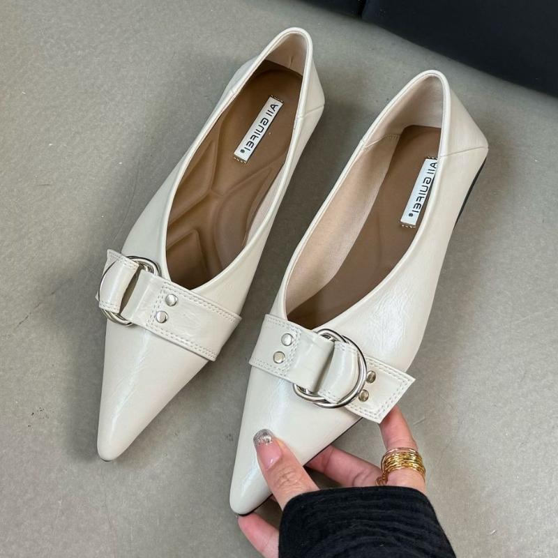 

Luxury Metal Rivet Buckle Decoration Brand Loafers Women Fashion Pointed Toe Shallow Low Heel Pumps Outdoor Commuter Office Shoe 35 абрикосовый