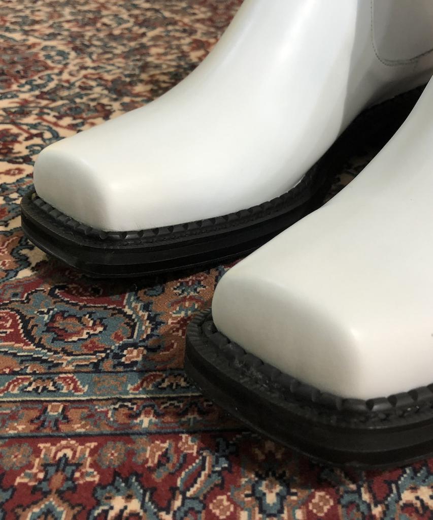 Joenshoe Kleine Square Chelsea Boots White