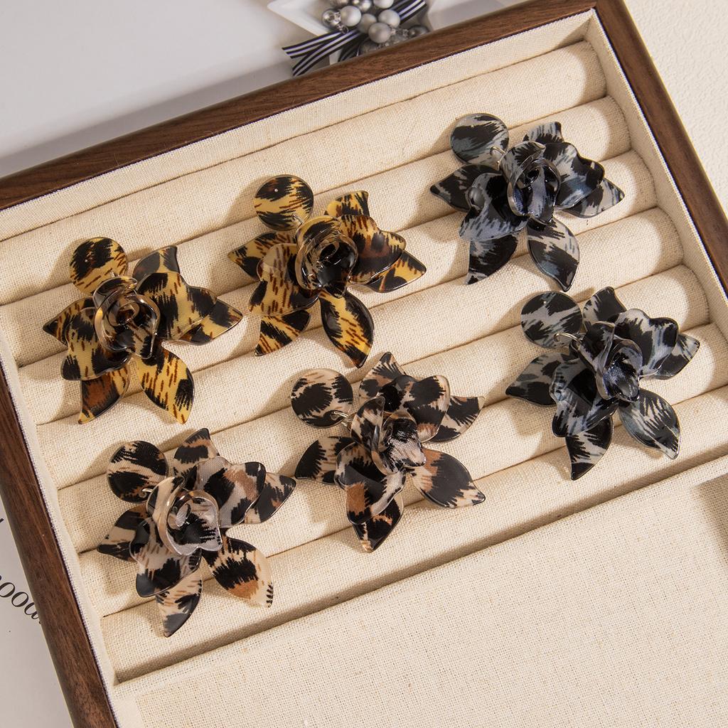 Leopard Print Acrylic Flower Stud Earrings Retro Exaggerated Temperament Earrings Fashion Light Luxury High Sense Earrings