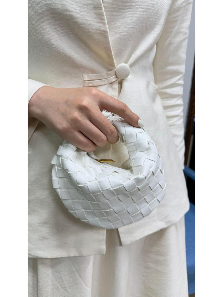 Ručně vyráběné dámské mini knedlíčkové taštičky - elegantní ručně tkaný design croissantu
