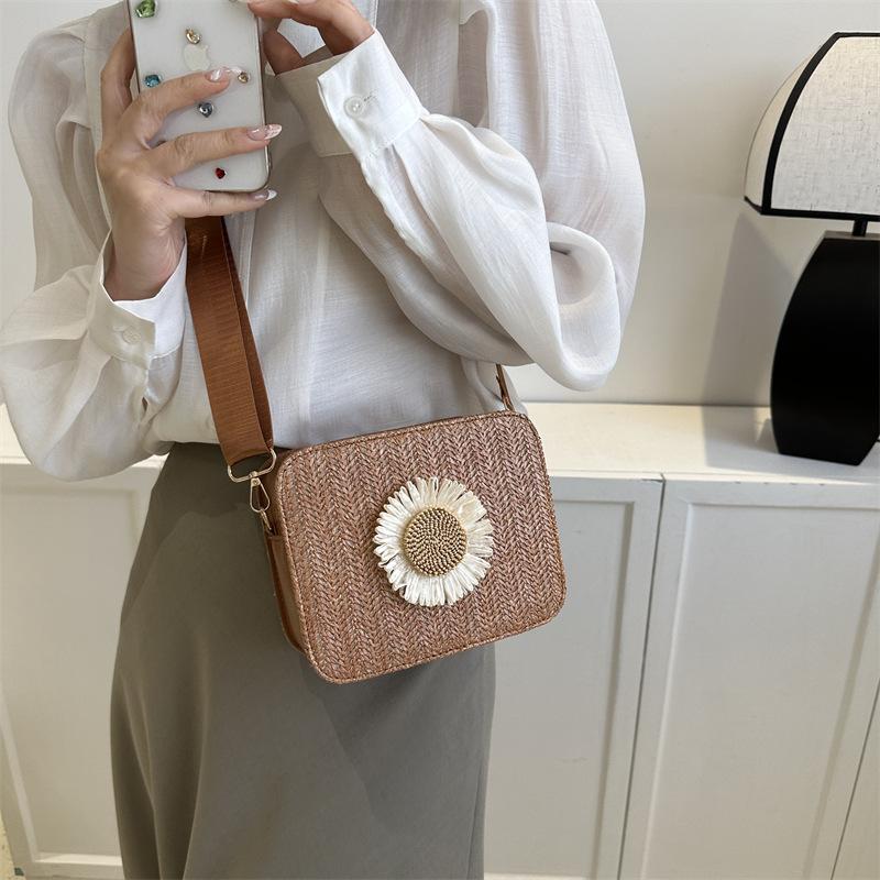Straw-woven Flower Vacation Bag New Style Beach Fashion Crossbody Bag Small Fresh and Fashionable Bag