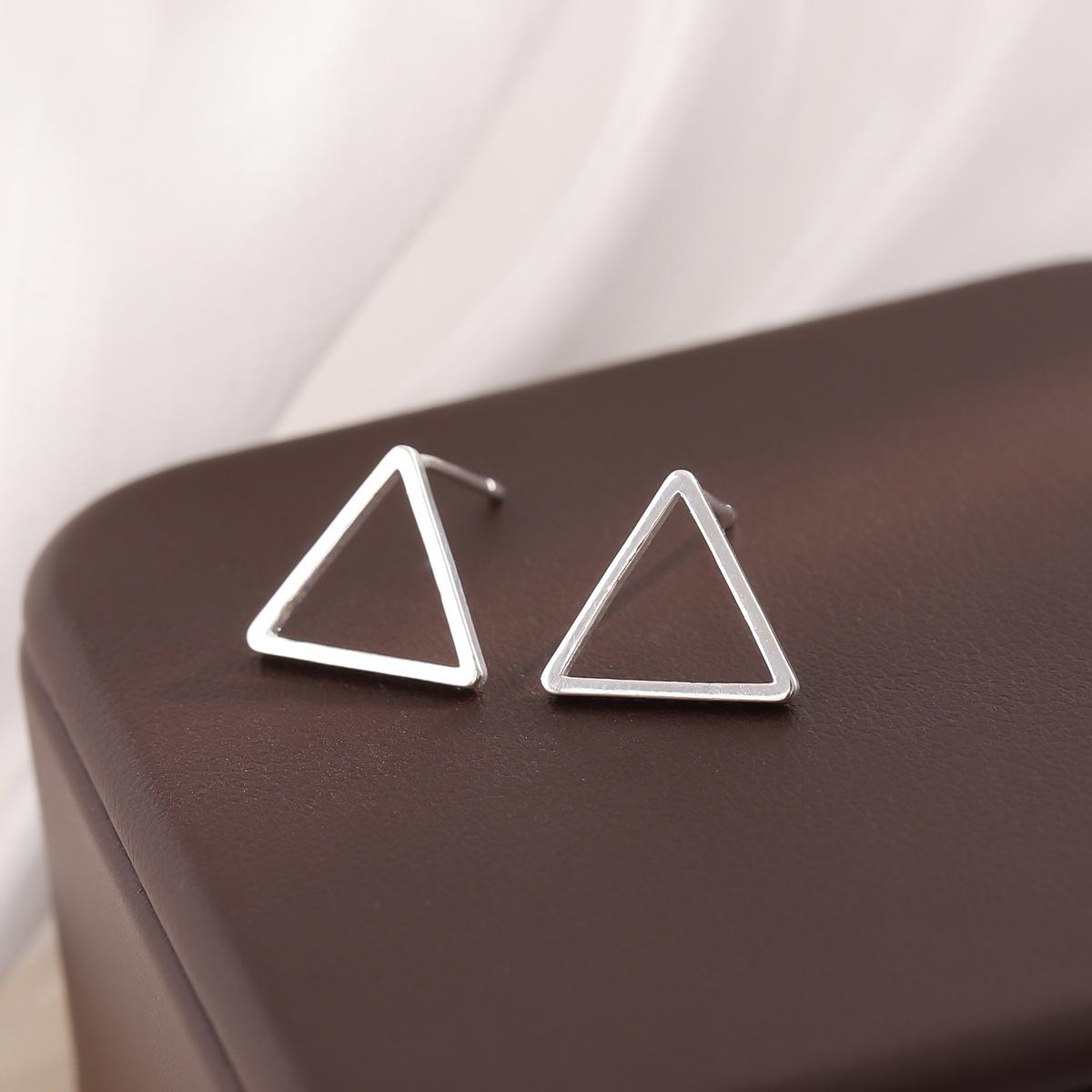 

Women s Korean Style Geometric Triangle Stud Earrings серебряный