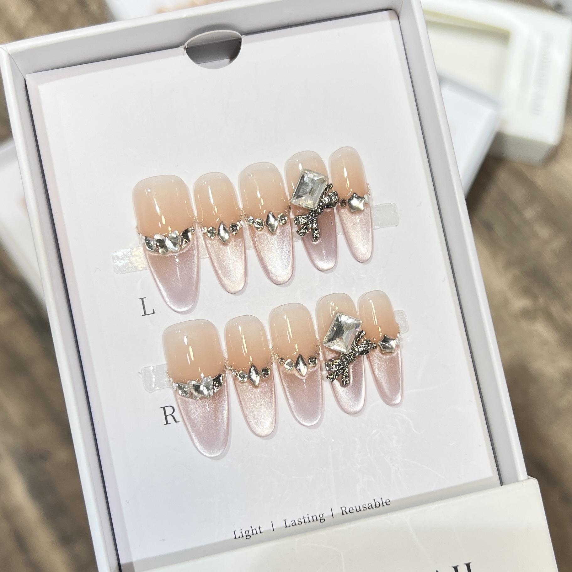 

Ношение брони Ручная работа Обнаженный Темпераментный стиль Стеклянный кошачий глаз Французский Мерцающий Бабочка Бриллиант Маникюр Съемный Large L