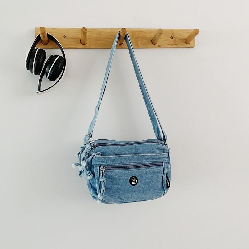 Minimally Designed Letter Decor Multiple Pockets Casual Shoulder Denim Bag For Girls
