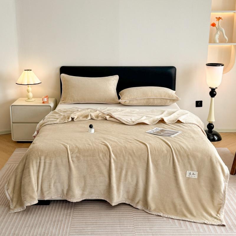 New Solid Color Flannel Blanket Blanket Casual Nap Office Comfortable and Warm Solid Color Milk Blanket