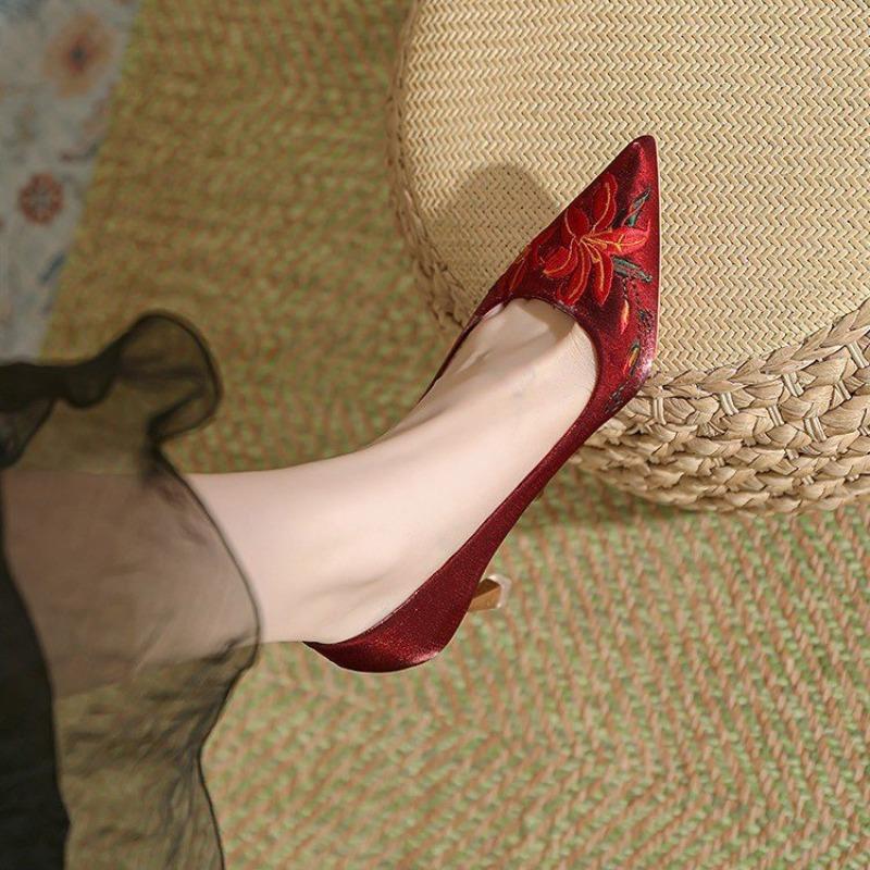 Cheongsam shoes spring new women's shoes embroidered Hanfu shoes temperament high heels stiletto wedding shoes single shoes