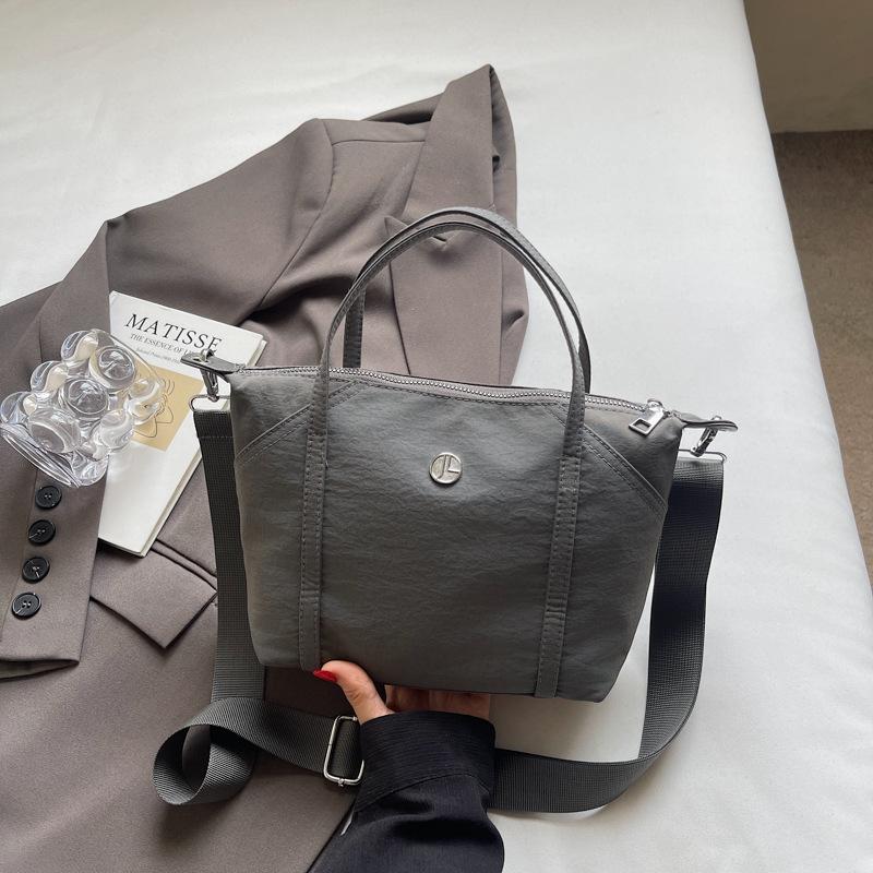 

Canvas bag women s summer 2025 new niche design messenger bag simple fashion foreign style portable work small square bag Small серый