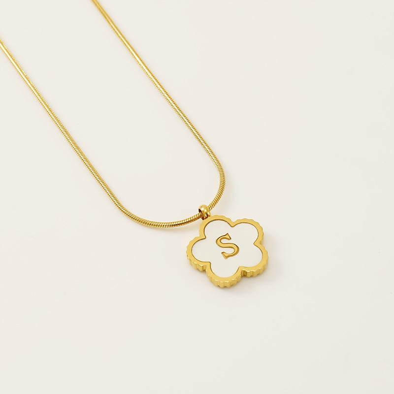 Stainless steel five-leaf clover 18K letter necklace high sense 26 shell letter pendant jewelry