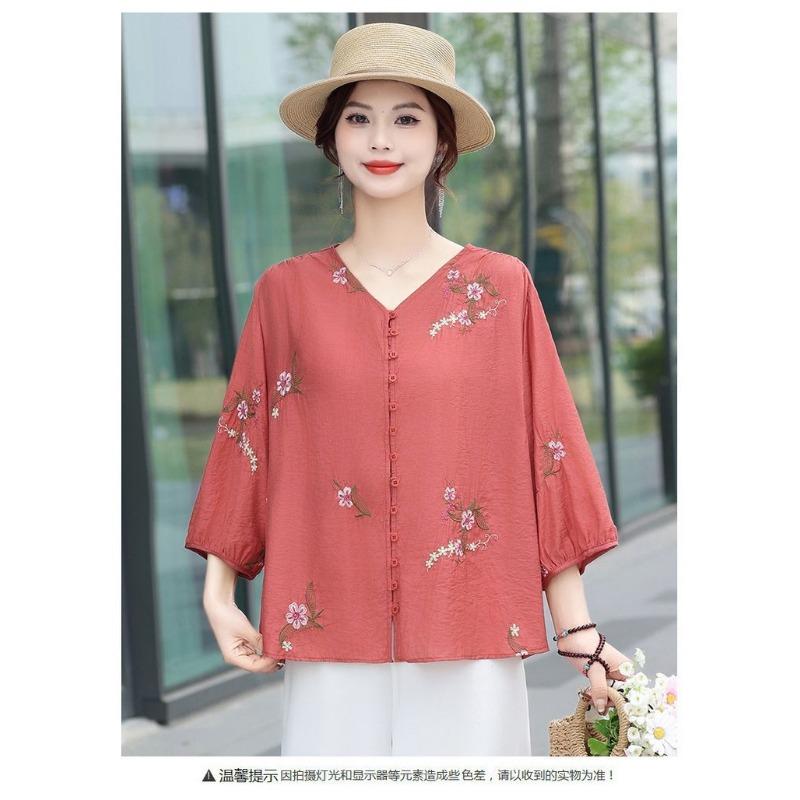 

Women s Light Blue V-Neck Floral Print Three-Quarter Sleeve Blouse with White XL червоний