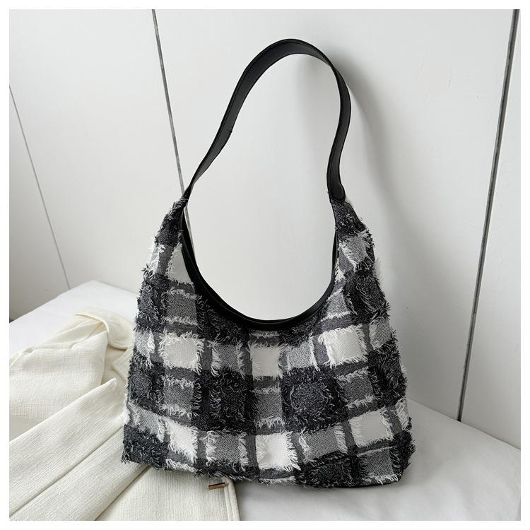 

Large capacity lattice 2025 new fashion casual retro commuter design solid color simple shoulder tote bag women