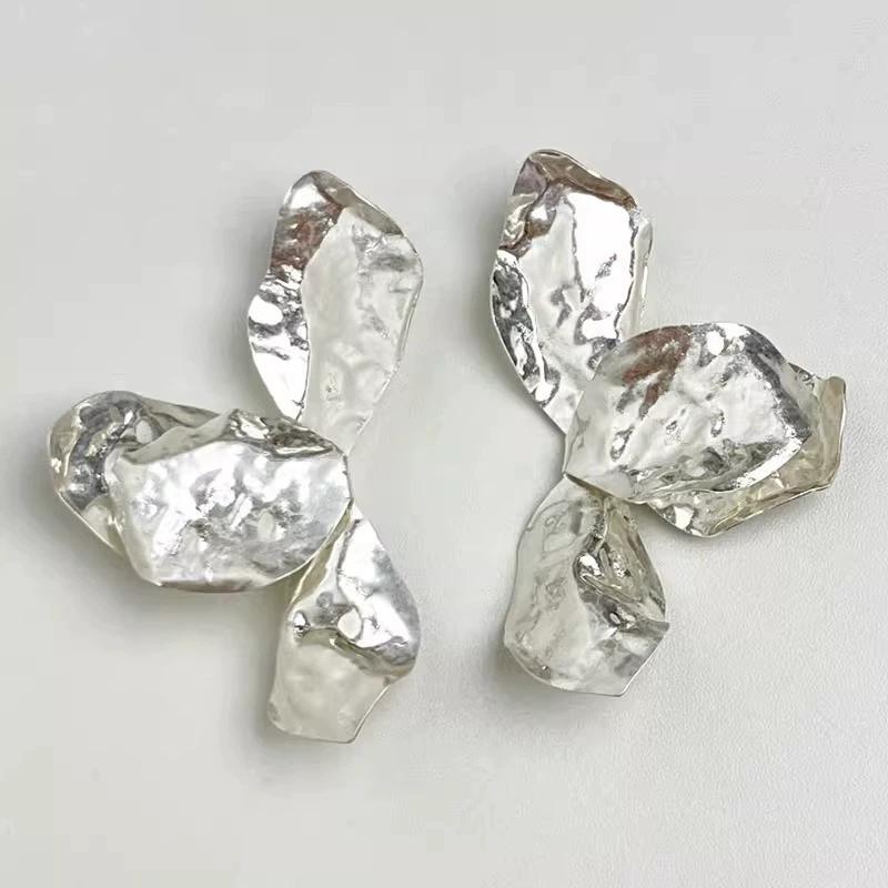 

Retro Metal Pleated Flower Earrings With a Unique Summer Light Luxury And High-End Feel Featuring Irregular Petal Stud Earrings