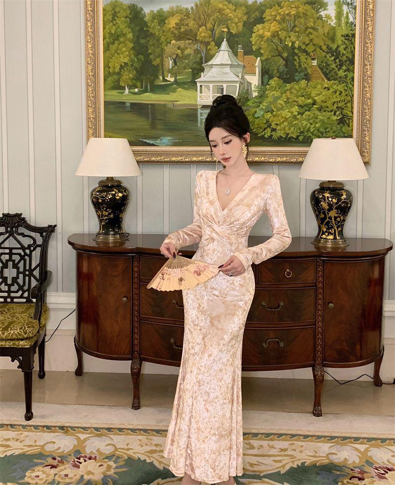 Samt Crossover Kleid mit französischem Print - Herbst/Winter Kollektion