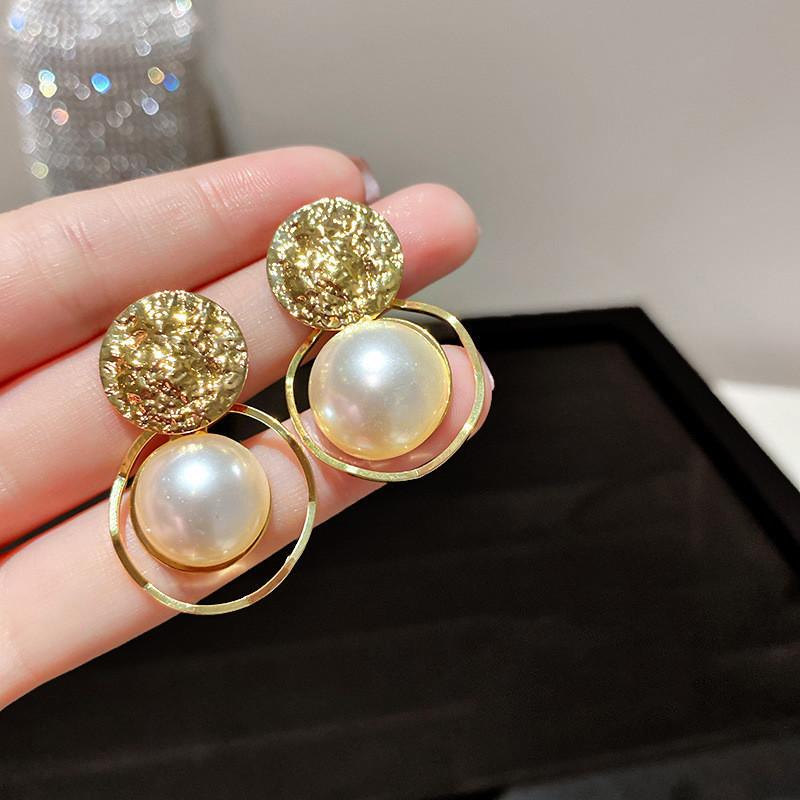 French elegance, high-end pearl super fairy stud earrings, personalized design, niche temperament, versatile and sweet earrings.