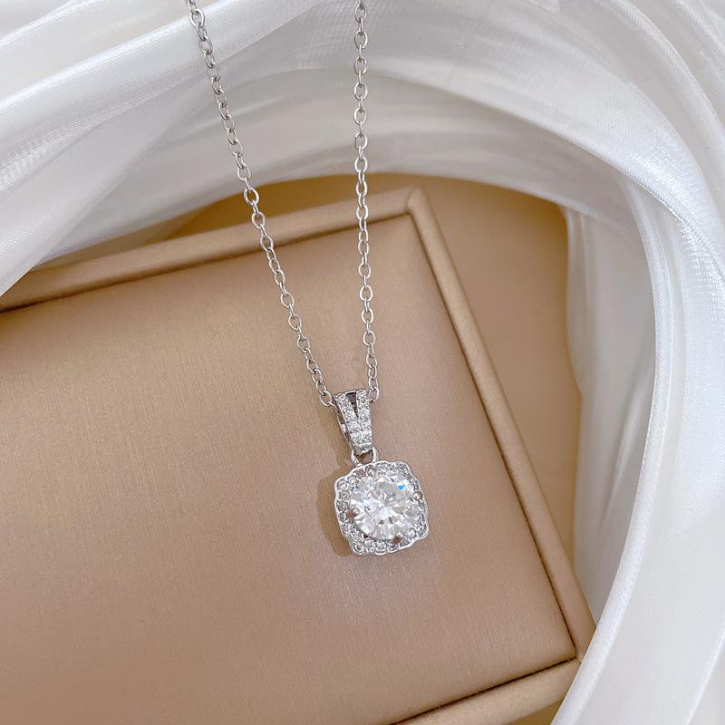 Light Luxury Micro-Inlaid Real Gold Simple Zircon Necklace Women'S New Clavicle Chain Light Luxury Niche Design Sense