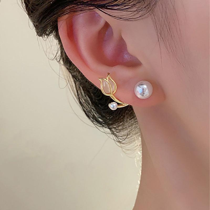 Silver Needle Fashionable Korean Tulip Pearl Cat's Eye Stud Earrings - Exquisite Light Luxury Design