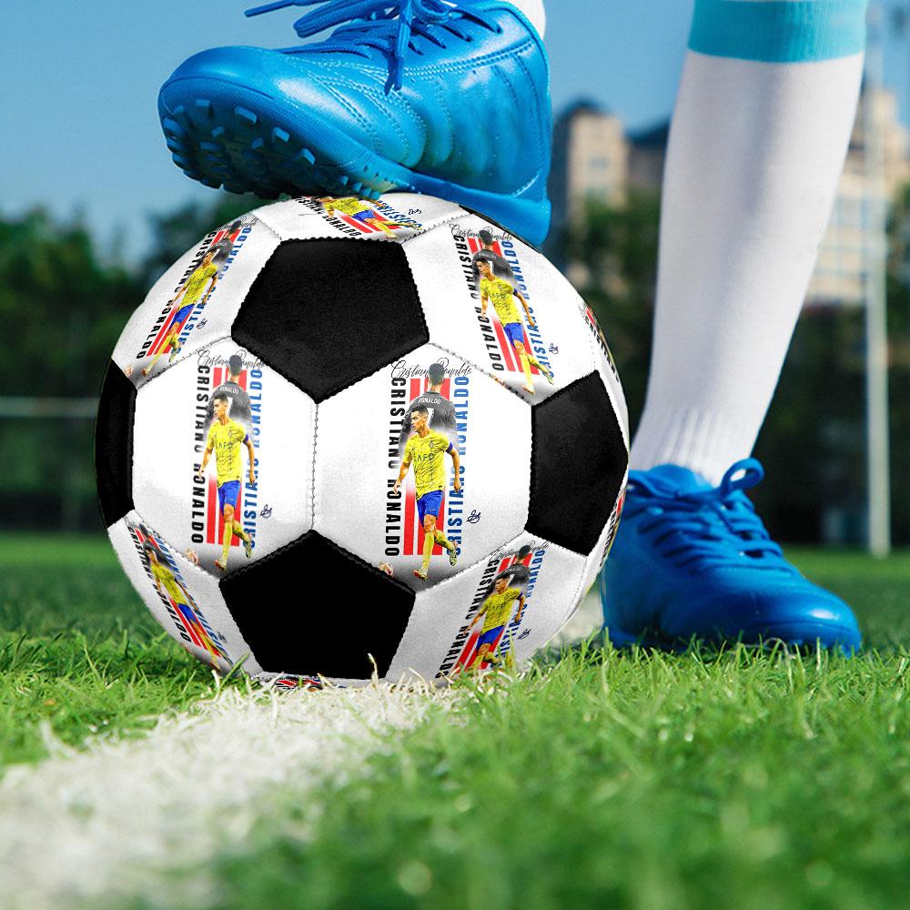 1 PZ Pallone da calcio Cristiano Ronaldo Devotion taglia 5 Praha Pallone da calcio indoor Colorato Per tutte le età Cucito a macchina PVC Pronto per la competizione Resistente Alto rimbalzo
