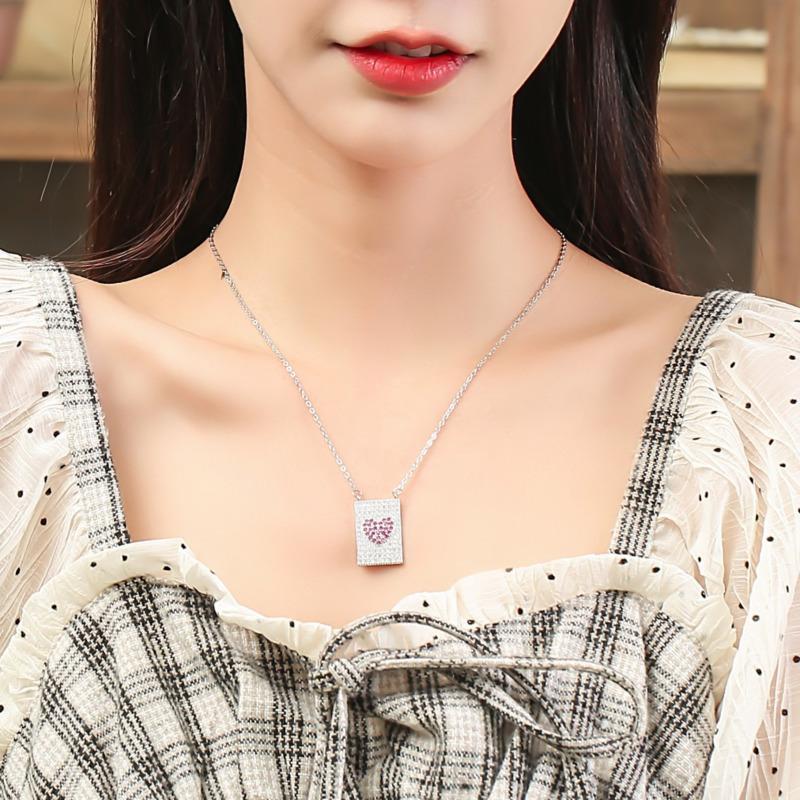 BELLA BOX New Pink Diamond Heart-shaped Design Sense Light Luxury Heart-shaped Zircon Pendant Collarbone Chain