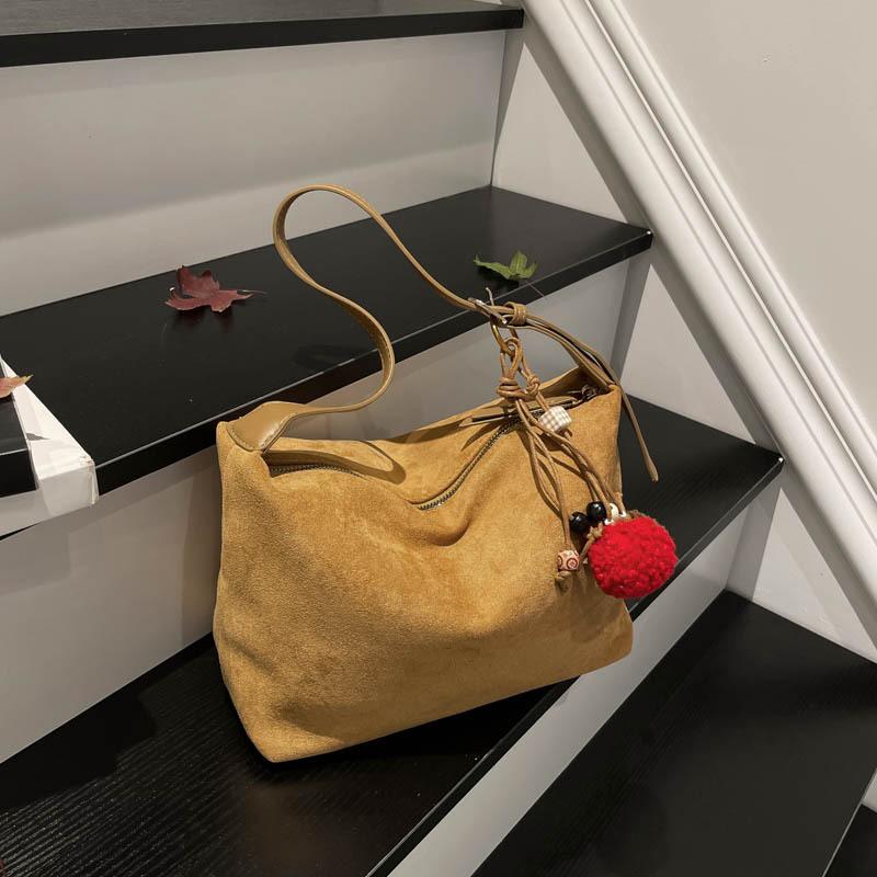 Large Capacity Bag Women's Autumn and Winter 2025 New Retro Versatile Shoulder Messenger Bag Casual Commuter Tote Bag Women's Bag