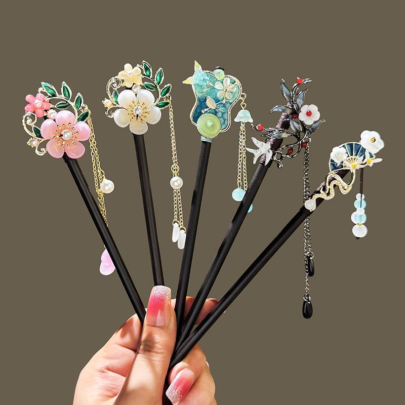 Ebony Hairpin with Tassels - Banana Leaf Design for Hanfu Hairstyles