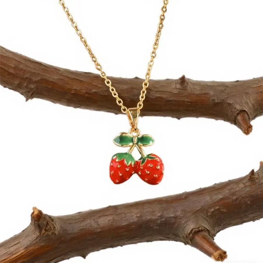 Fashion Strawberry Pendant Necklace for Women Korean Style Choker Chain Girl Gift Trendy Jewelry Necklaces Collares