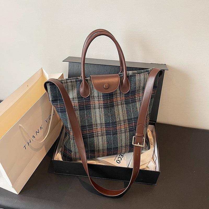 

Оптовая ретро клетчатая сумка большой вместимости женская 2025 новая контрастная сумка-тоут высокого класса на плечо/кроссбоди зелёный