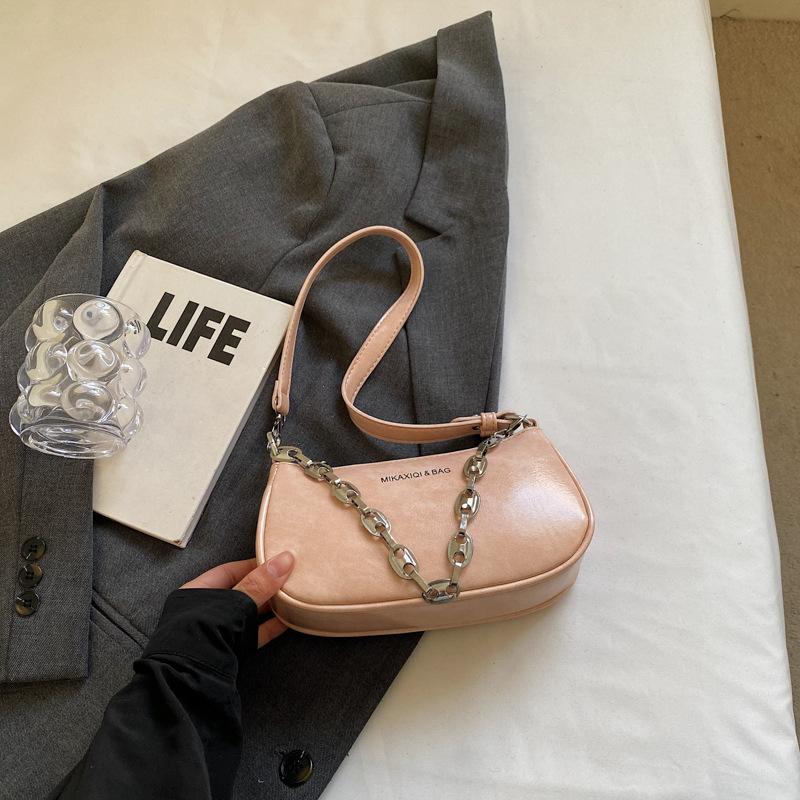 Super fire small bag women's retro versatile 2025 new fashion shoulder messenger bag women's popular underarm small square bag