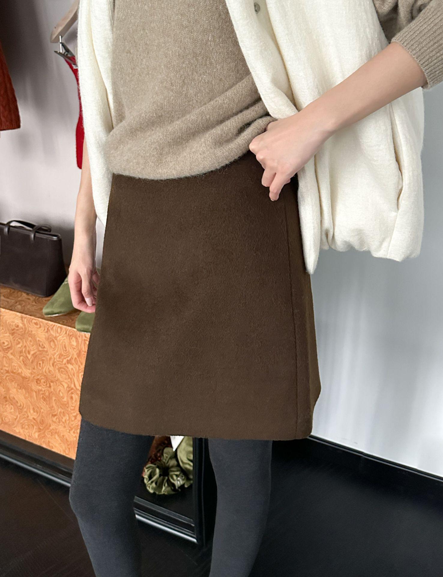 

Shi Jian Wool Midi Skirt: Crisp, Warm, High-Waist Winter Fashion Small кофейный