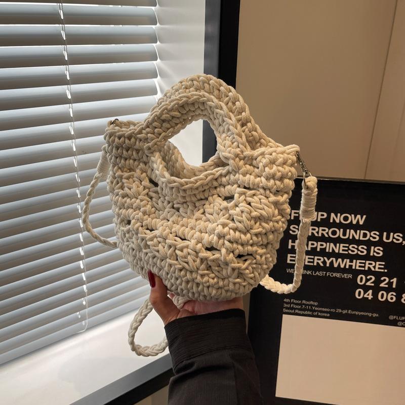 Popular Niche Woven Bags Women's New Versatile Messenger Bags Fashionable Portable Bucket Bags