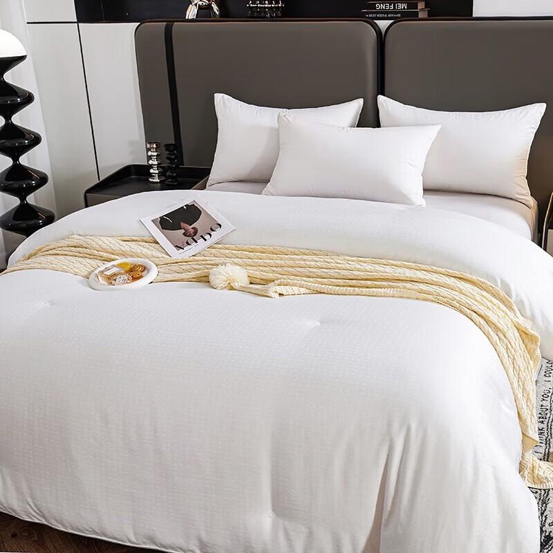 Hodo Berlin Family Satin Jacquard Mulberry Silk Duvet