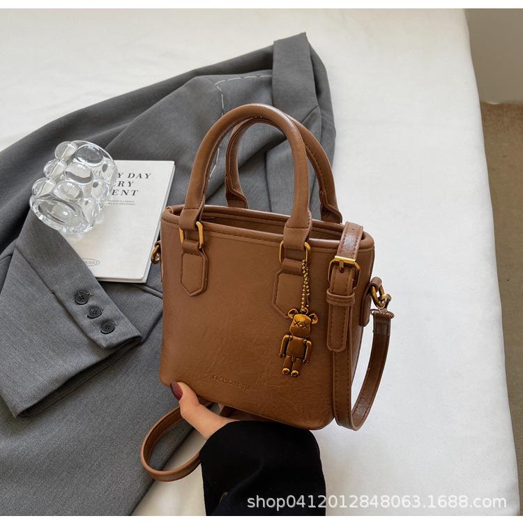 

Нишевый дизайн портативная сумка-ведро женская 2025 новая корейская версия зарубежный стиль ins сумка-мессенджер популярная сумка для поездок на работу коричневый