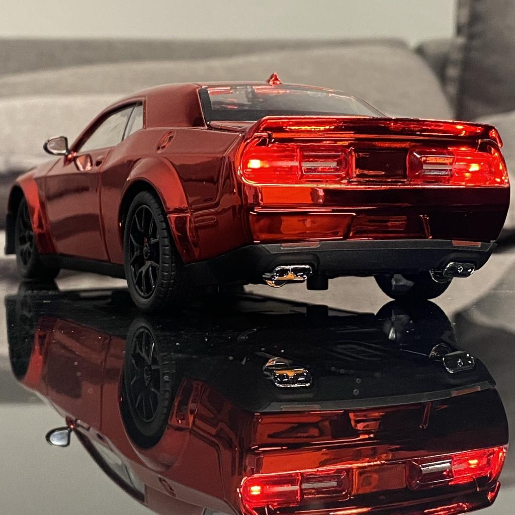 1:24 Dodge Challenger SRT Hellcat Redeye Electroplating Sports Car Alloy Diecast Model Car Collection Hobby Decorations Display