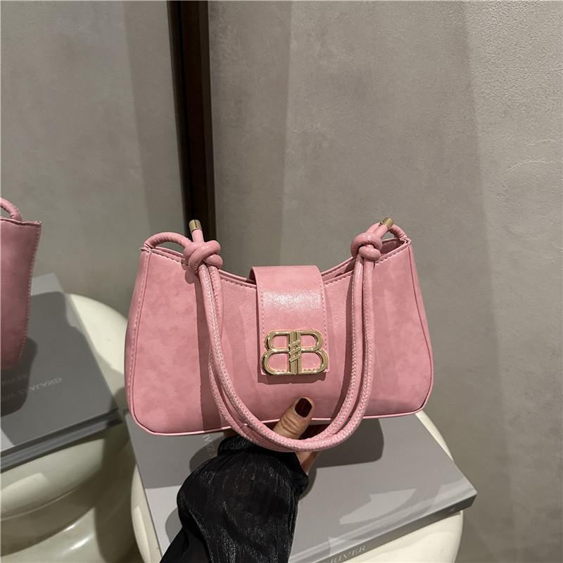 

Fashion personalized chain shoulder armpit bag 2025 summer new trendy temperament versatile women s crossbody baguette bag розовый