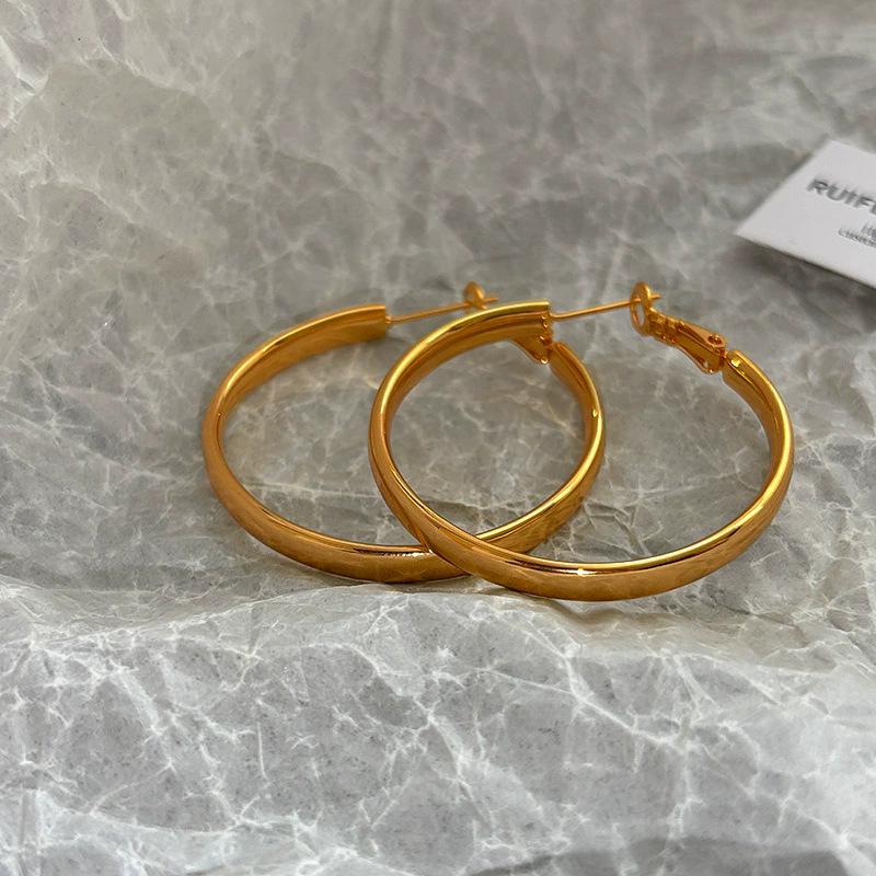 

Silver Zhao Ruth same metal plain ring earrings women s high-end classic fashion temperament exaggerated earrings earrings earrings