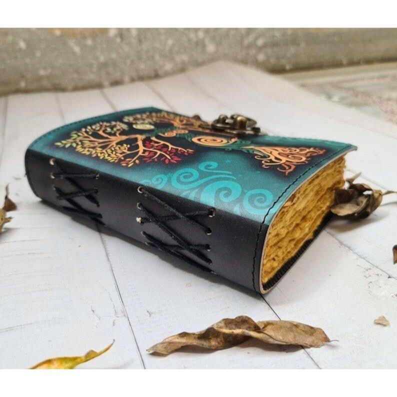 Oferta łączona Vintage Carving Feather Pen / skórzany grimoire mother of earth Vintage paper writing notebook, book of shadows