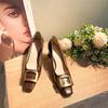 6888-3 Französische quadratische Zehenpartie High Heels Damenmode Pendeln Temperament Leichter Mund Dicker Absatz Einzelne Schuhe Metallische quadratische Schnalle High Heels