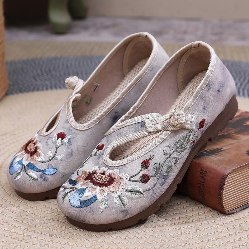 

Ретро-туфли в национальном стиле ханьфу. Старинные пекинские тканевые туфли. Женские туфли с вышивкой в этническом стиле с небольшим горлом. Удобная мягкая подошва для мам. 37