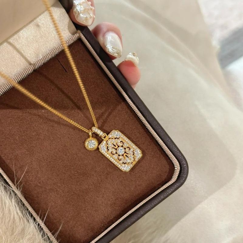 Zircon Hollow Square Pendant Necklace Light Luxury Design Clavicle Chain Versatile Premium Sense Necklace