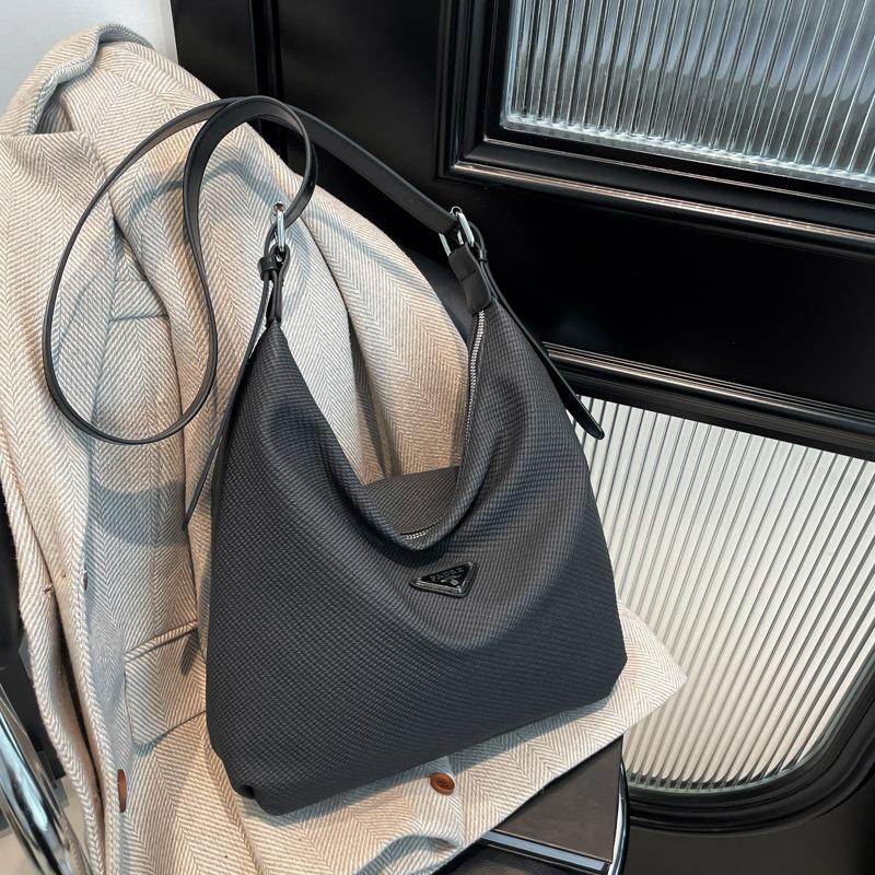 Large Capacity Simple and Fashionable Tote Bag Women's New Retro Versatile Shoulder Messenger Bag Commuter Bag