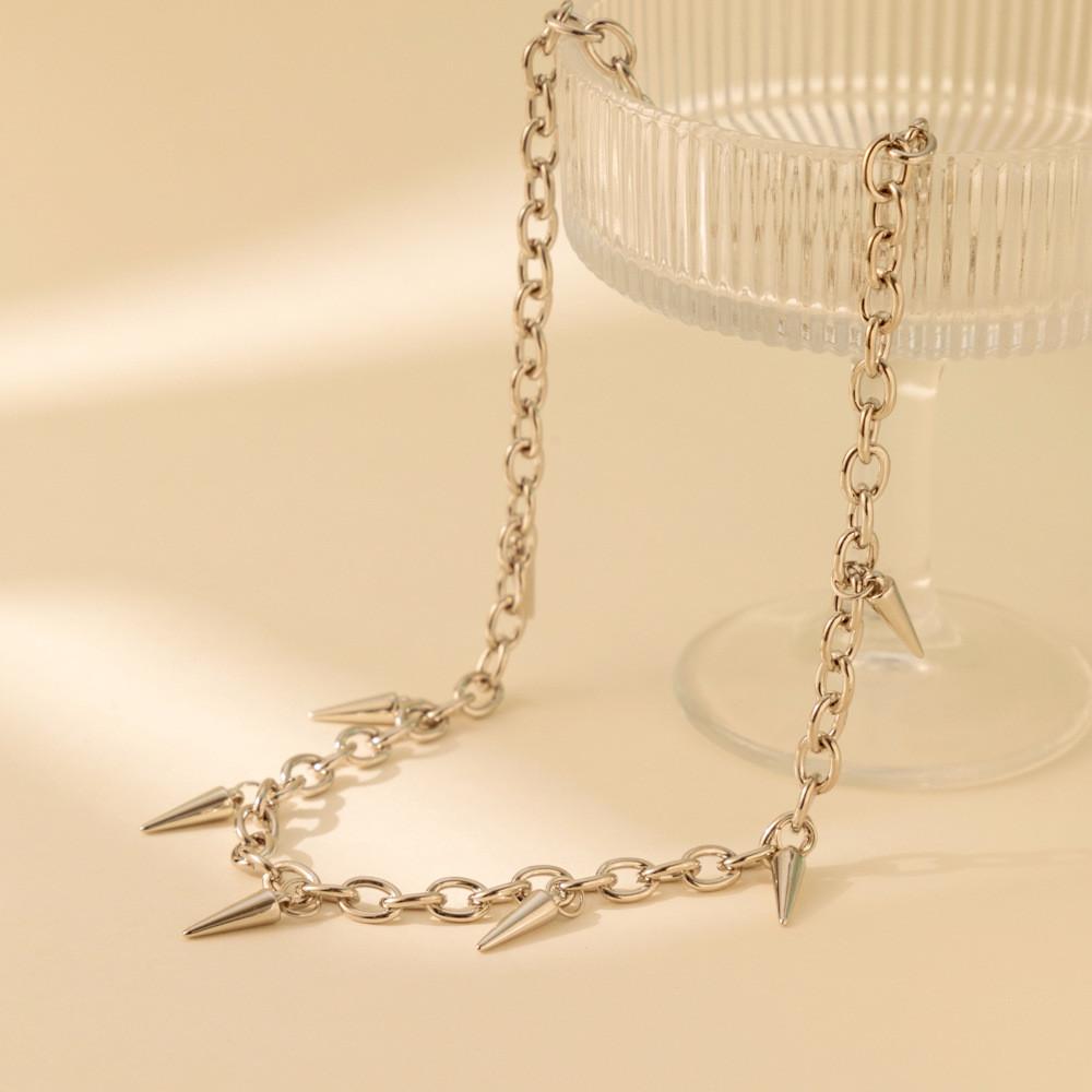 Trendy Minimalist Alloy Pendant Necklace For Women Featuring Elegant Silver Chain Detail