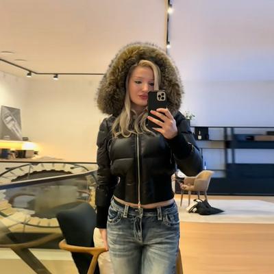Dámská krátká zimní péřová bunda s odnímatelnými rukávy, límcem z umělé kožešiny a kapucí, úzký střih, Streetwear