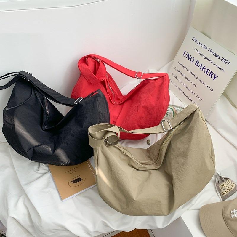 Nylon shoulder bag women's new simple and versatile high-end dumpling bag large-capacity sports messenger bag