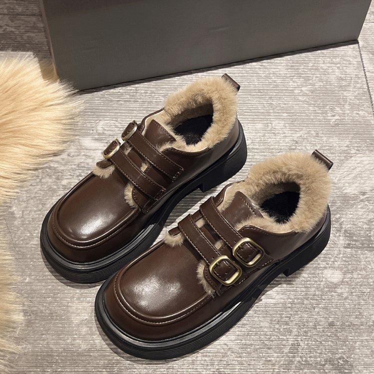 Plateau Britische kleine Lederschuhe für Damen 2025 Herbst und Winter neue vielseitige höhenvergrößernde thermische Baumwollschuhe mit einem Riemen und Samt