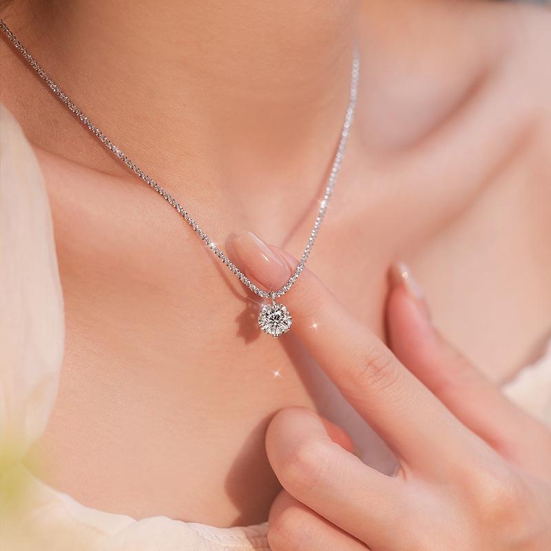 Summer 2024 Women's Clavicle Chain: Elegant Imitation Moissanite Necklace