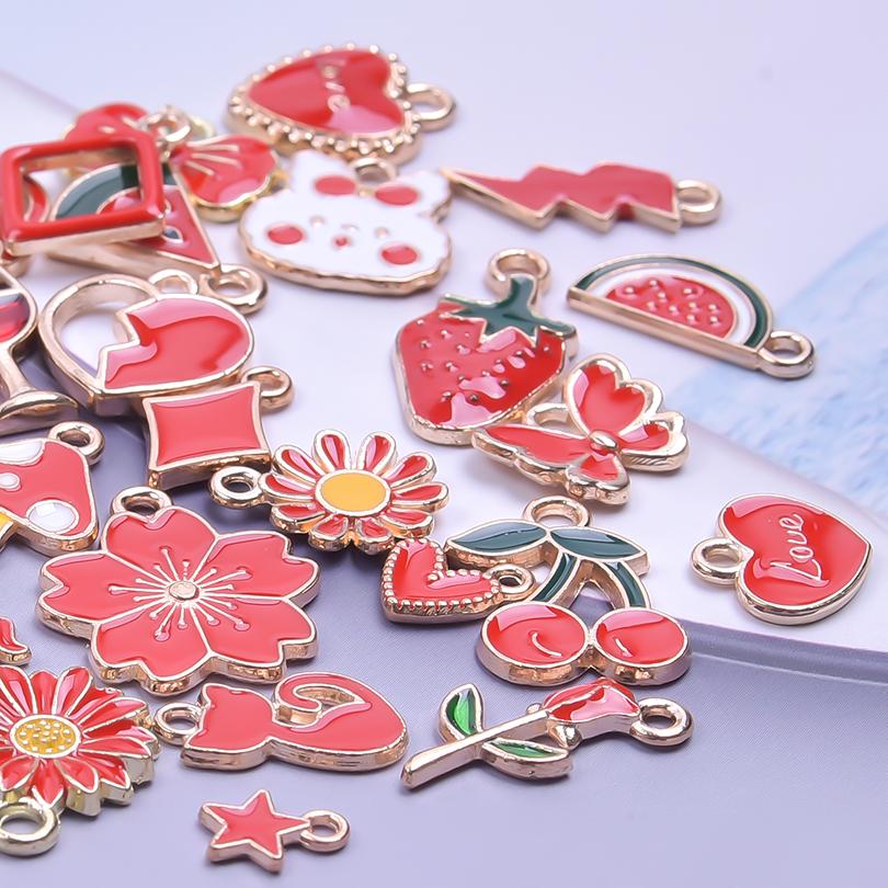 30 stuks/partij Willekeurig Gemengde Emaille Bedels Voor Sieraden Maken Benodigdheden Zon Maan Ster Fruit Dier Bedel Hanger Materialen DIY Oorbellen