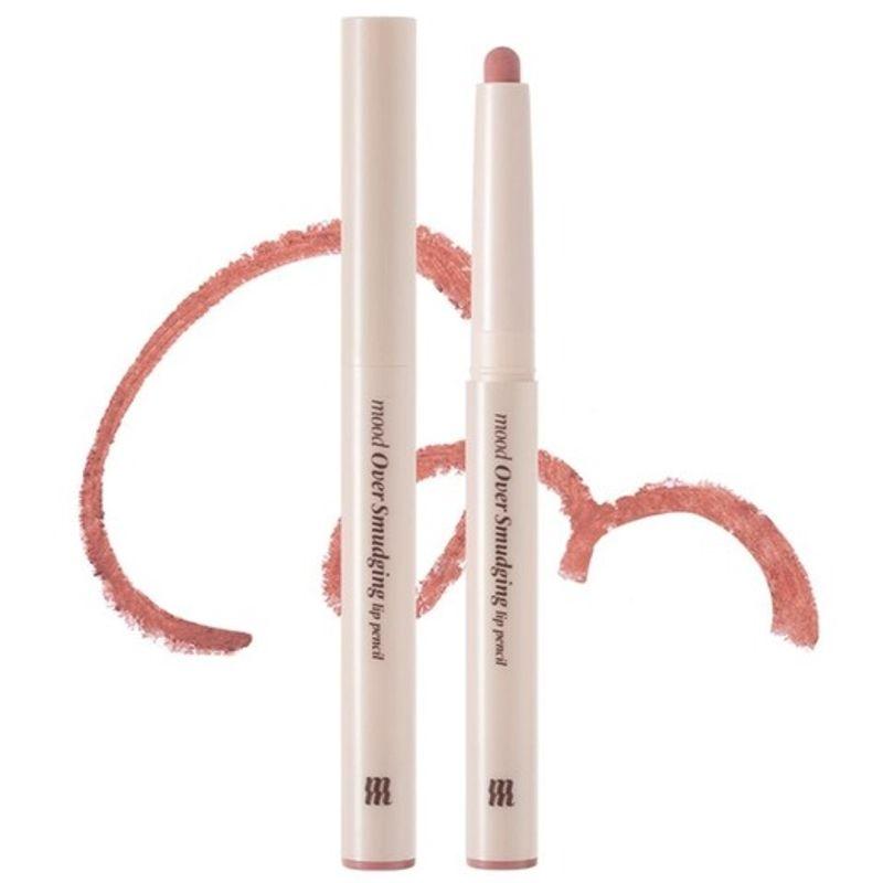 Połącz nastrój nad rozmazującym konturówką do ust