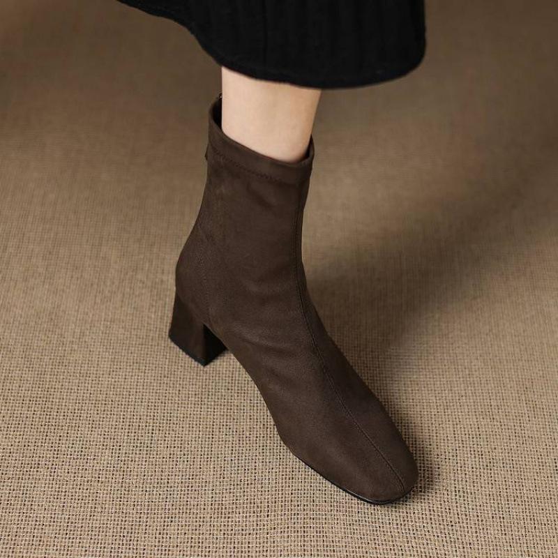 Autumn and Winter Square Head Medium Heel Martin Boots Leather Elastic Fleece Rear Zipper New Low Boots Square Heel Large Size Short Boots Women