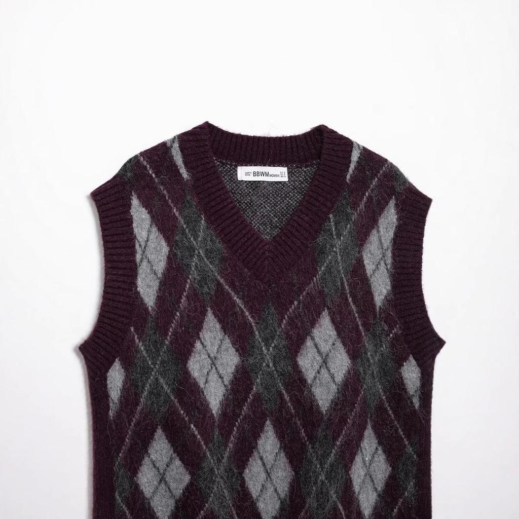 2024 Winter Women's Fashion: European & American Diamond Knit Vest 5755002