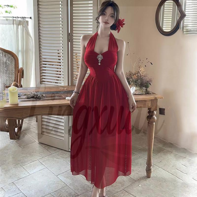 

Luxury Pleated High-Waisted Halter Neck Open-Back Mesh Dress Medium червоний